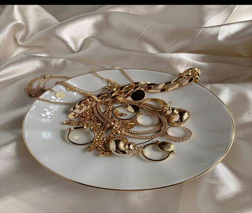 5 Handy Ways to Spot Faux Designer Jewelry