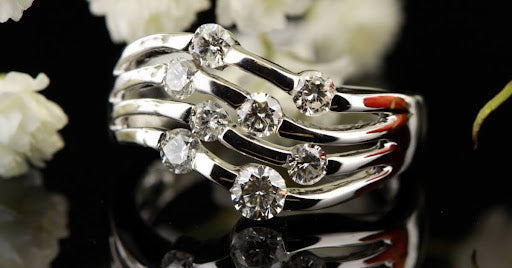 Why Unique Engagement Rings for Women Are Trending in 2025