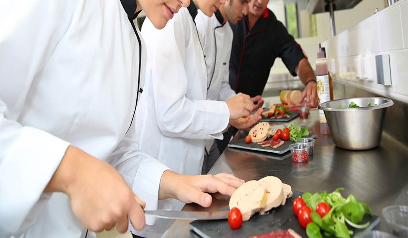 What Jewelry can Food Handlers wear while working