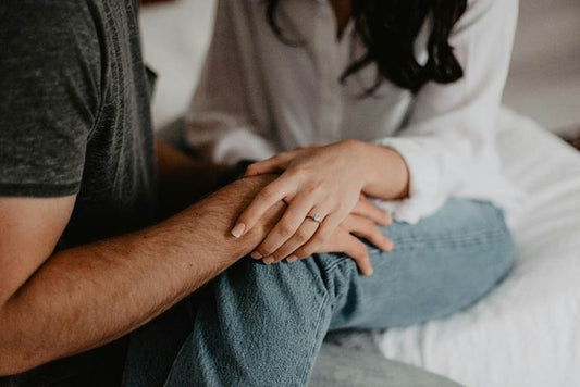 How Do You Buy an Engagement Ring – A Comprehensive Guide