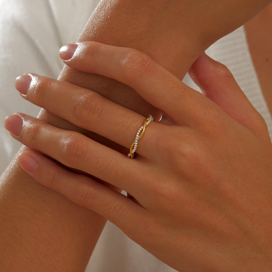 0.52 CTW Twist Wedding Band